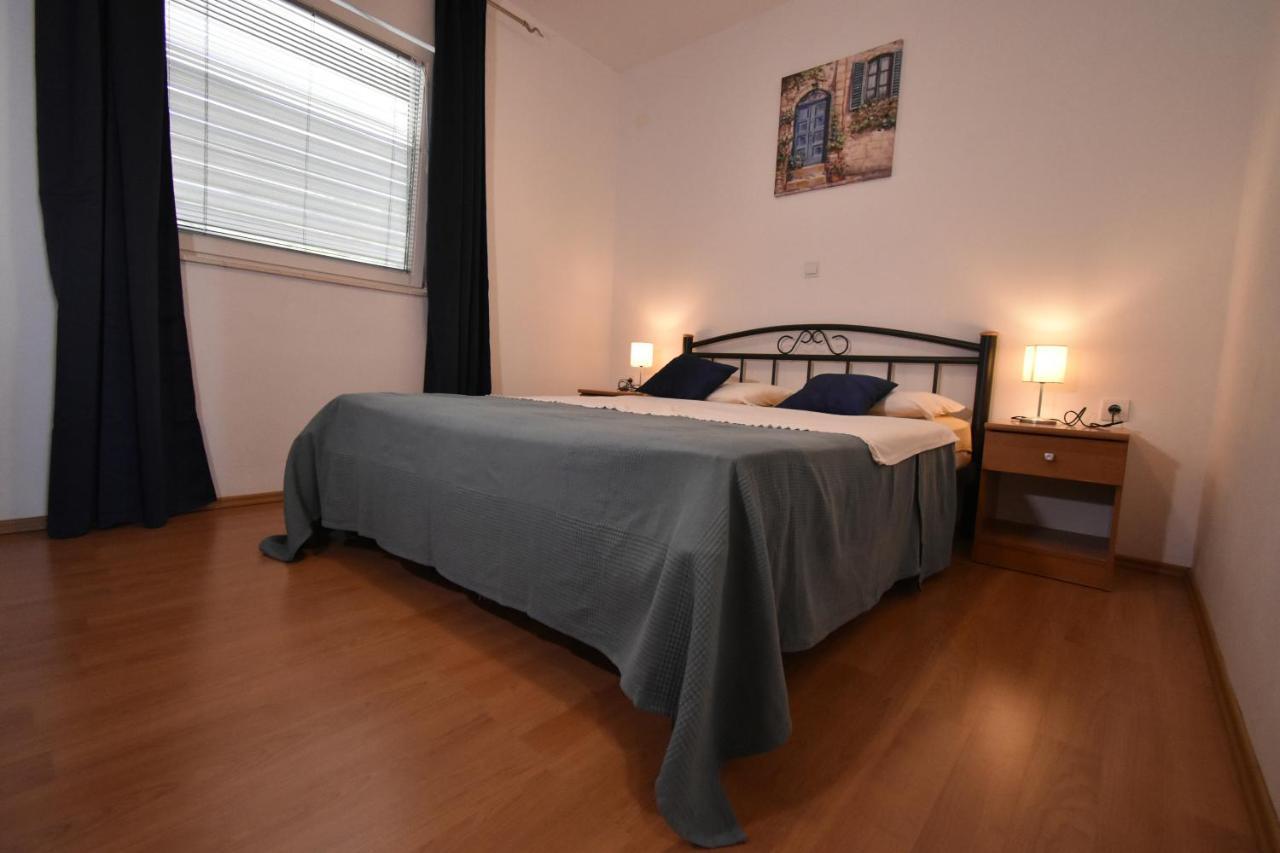 Apartments Jasna Трогір Екстер'єр фото